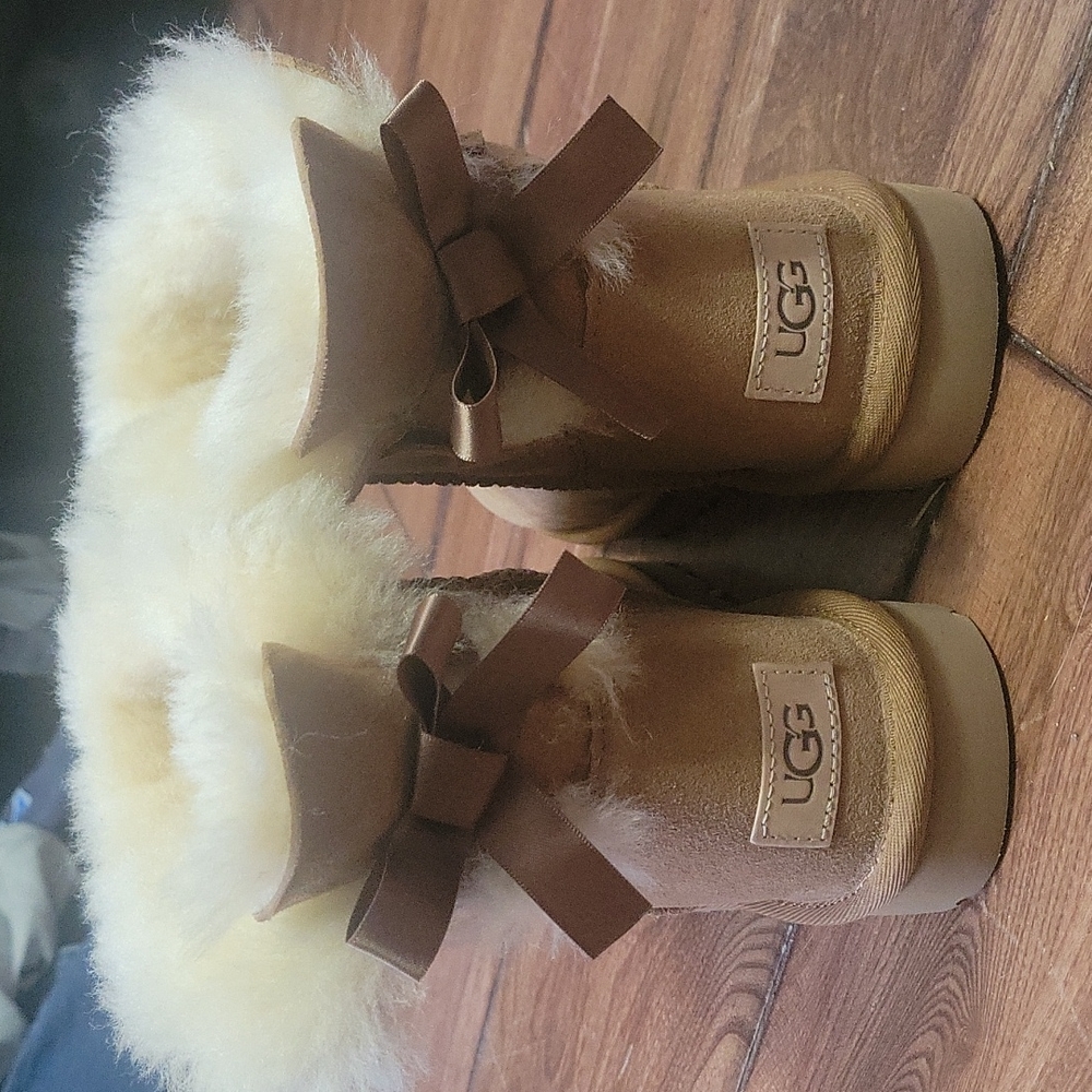 New Ugg Bailey Bow
